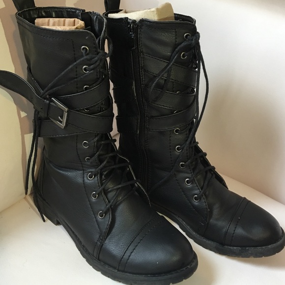 Black boots size 6