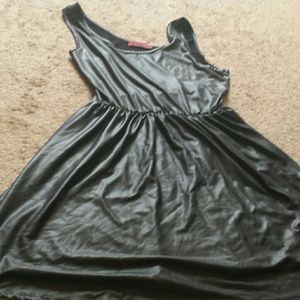A black plater dress.