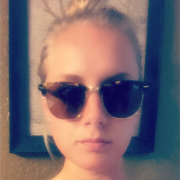 Ray-Ban Sunglasses - Picture 3 of 3