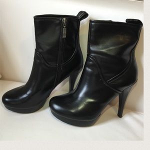 Black ankle boot size 6