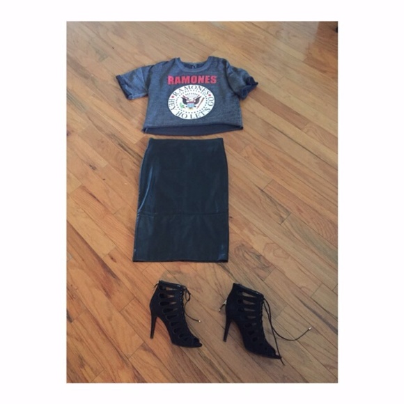 Black High Waist Faux Leather Skirt 💫