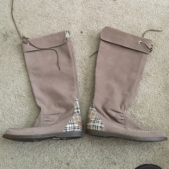 Sperry suede boot