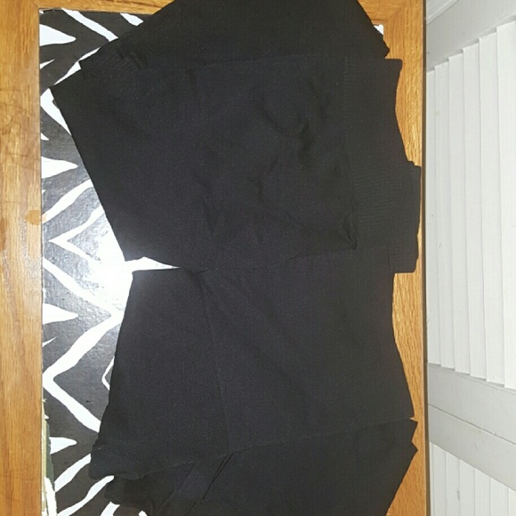 2 pairs of black leggings !