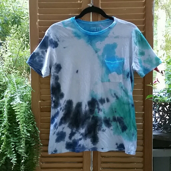 ·A&F·basic tee!