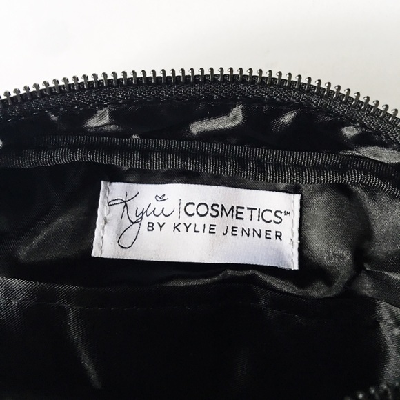 NFS 🚫 Kylie Cosmetics Lips Makeup Bag - Picture 4 of 4