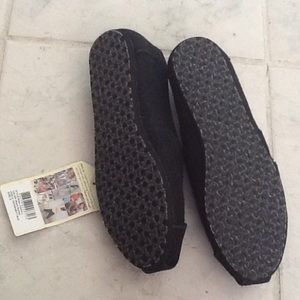 TOMS black shoes