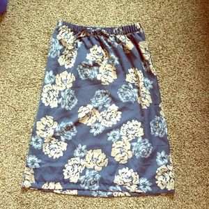 Adorable 100% polyester midi skirt