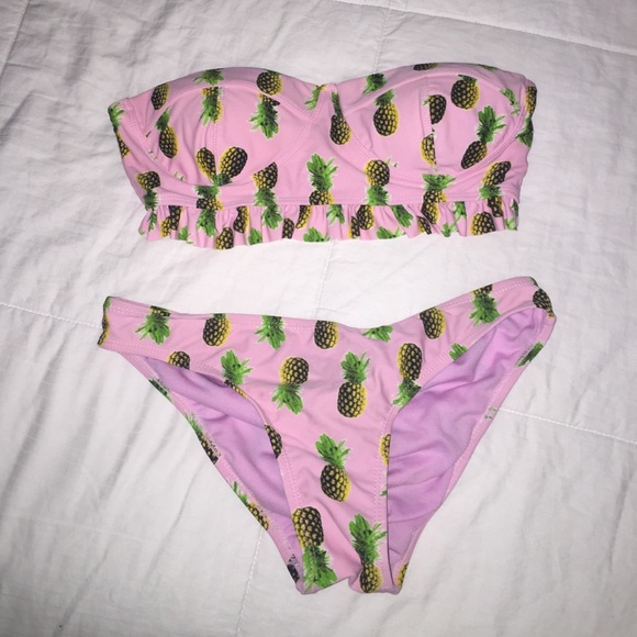 Pink strapless bikini