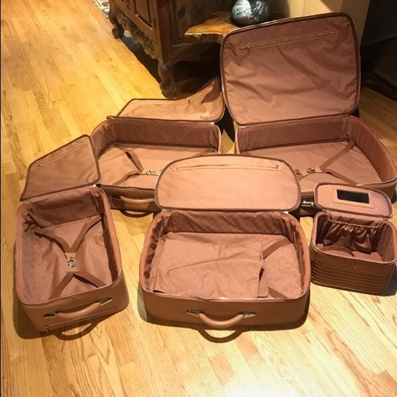 !!!HOST PICK!!! Maserati Quattroporte Luggage - Picture 6 of 8