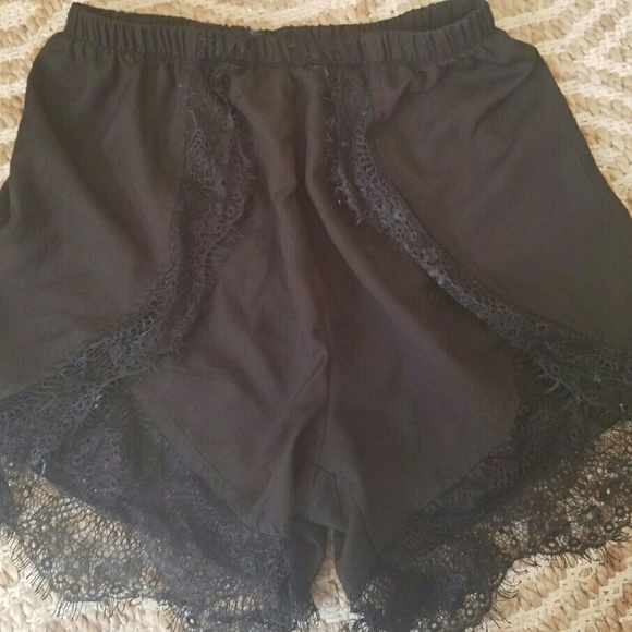 Lace trim shorts