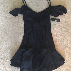 NWT LuLus cold shoulder dress