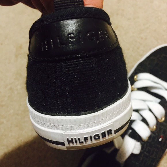 Authentic! Tommy Hilfiger. Size 7.