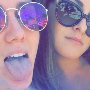 Meet your Posher, Tia