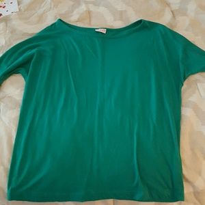 Quarter sleeve solid green top