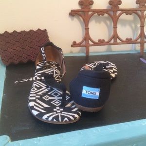 Toms sandals, black and white tribal print