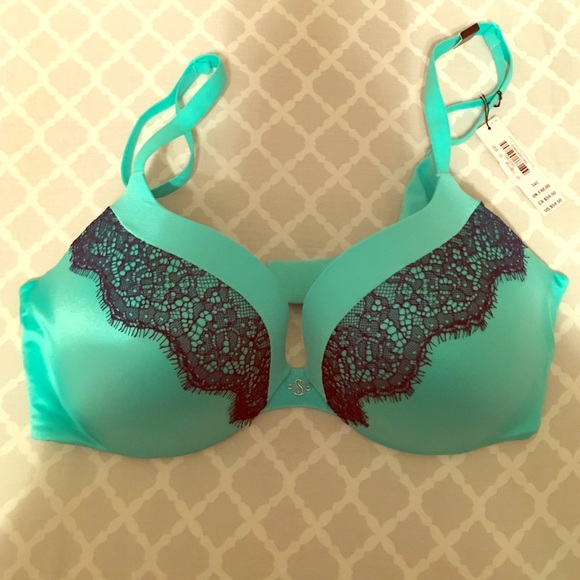 Victoria's Secret push up bra 34C. New with tags!