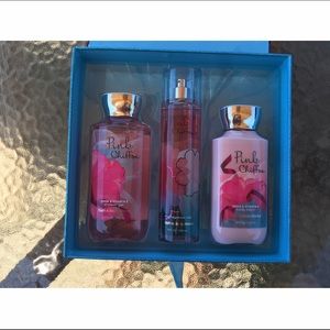 Bath & Body Works Set | Make me an offer (: