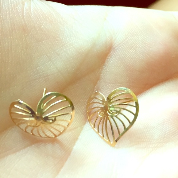 Gold earrings 🎈🎈