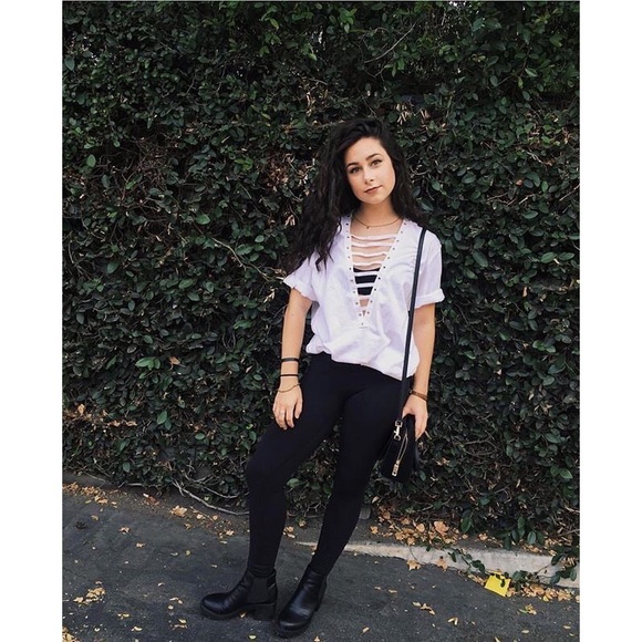 🚫SOLD LF white ladder / lace up tee - Picture 3 of 4