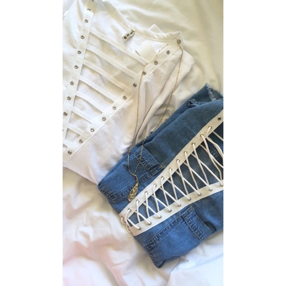 🚫SOLD LF white ladder / lace up tee - Picture 4 of 4