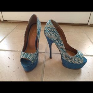 cream and turquoise heels size 8