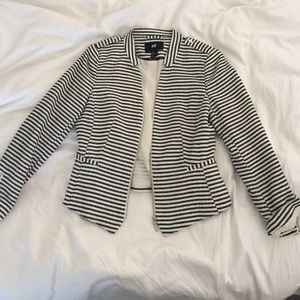 💕✨H&M Striped Blazer ✨💕