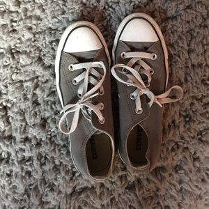 GREY CONVERSE!
