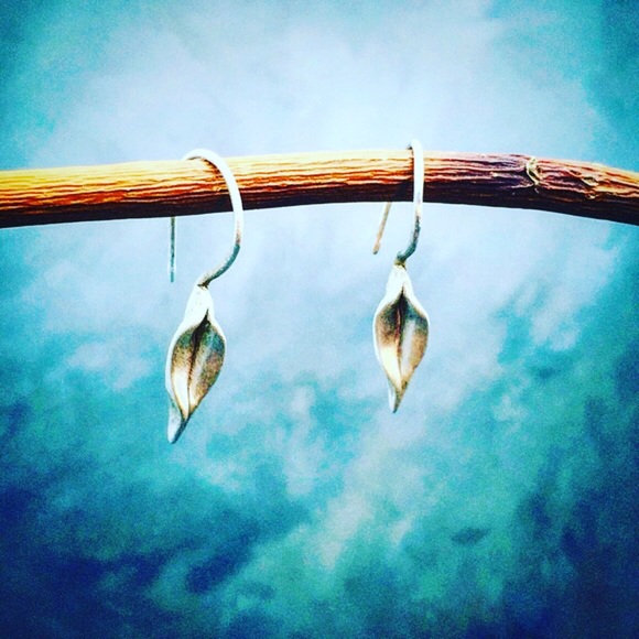 Matana Silver leaf earrings earrings - Picture 6 of 6