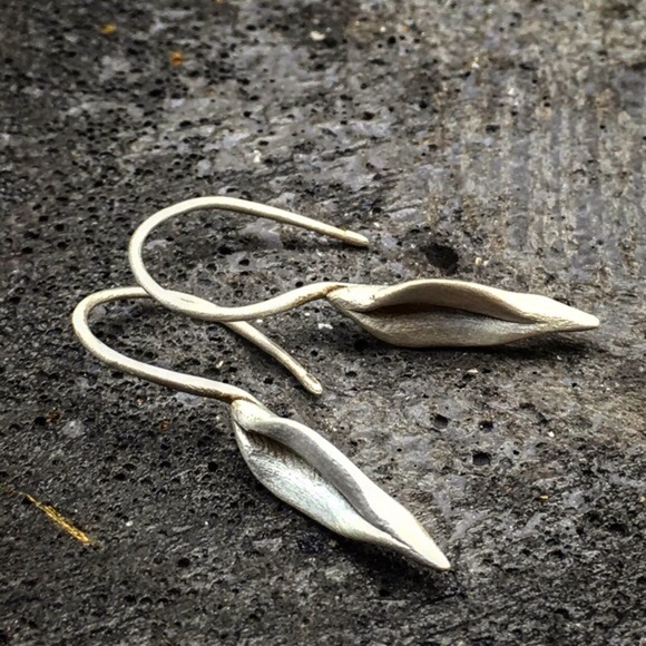 Matana Silver leaf earrings earrings - Picture 5 of 6