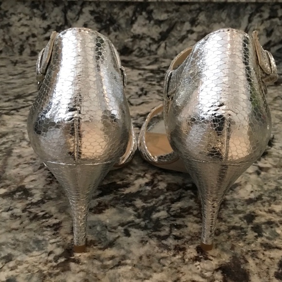 NIB!...Enzo Angiolini silver sandals - Picture 3 of 4