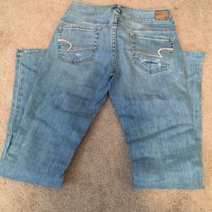 American eagle. Light distress denim