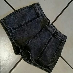 HIGH-RISE short shorts