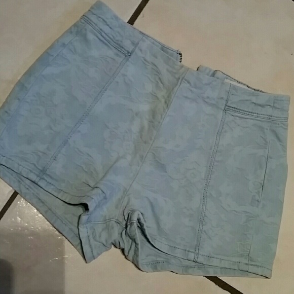 HIGH-RISE short shorts