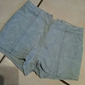 HIGH-RISE short shorts