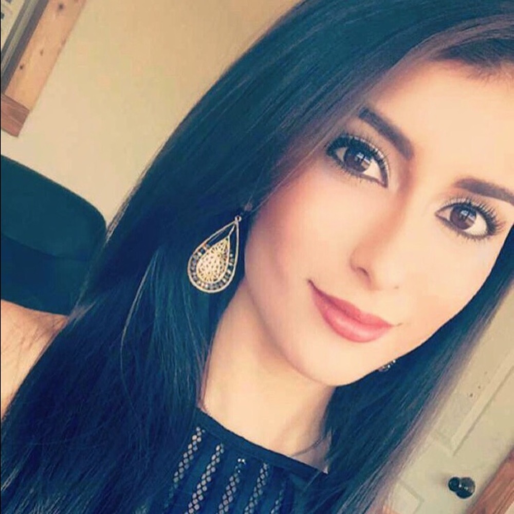 Meet your Posher, Daniella