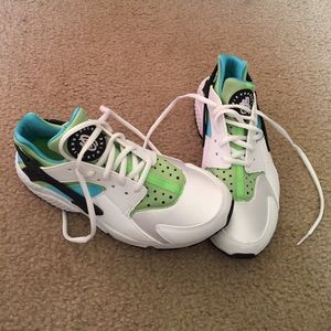 *50% OFF* Nike Air Huarache Run Sneakers