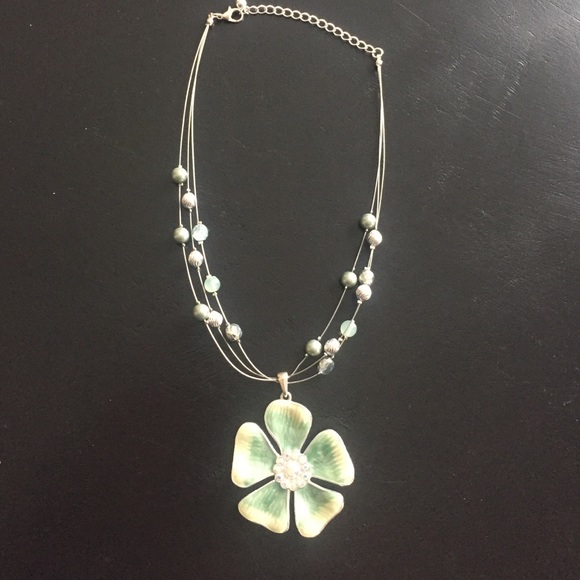 Large flower necklace