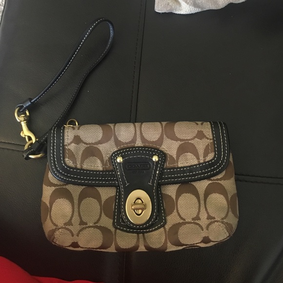 🎉CLOSET CLEAROUT🎉 Coach Wristlet