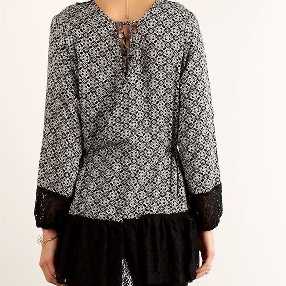 Lace Mix Overlap Tunic Top - Picture 3 of 4