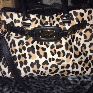 ***** NEWLY MARKED DOWN****Michael Kors Purse