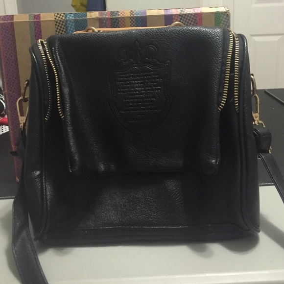 Medium black and gold body bag