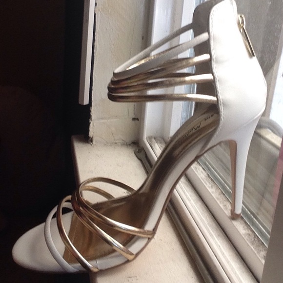 white and gold heels - Picture 3 of 3
