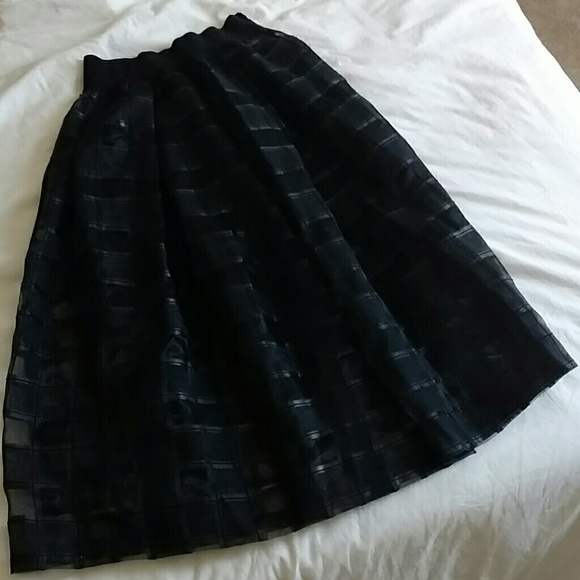 F21 black skirt