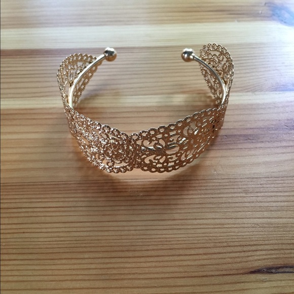 Gold lace cuff