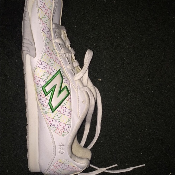 New Balance - Picture 2 of 2