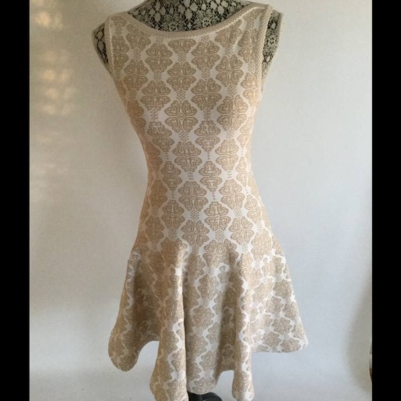 🚩SOLD🚩 ALAIA FIT & FLARE DRRSS SZ 36 MSRP $4230