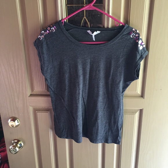 SIZE SMALL SOFT SHIRT PURPLE JEWELS ON SHOULDER