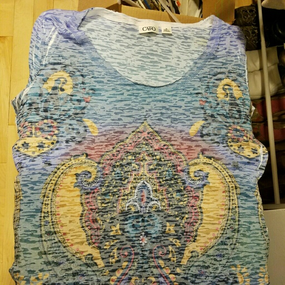 Multicolor T-shirt, super adorable size Med