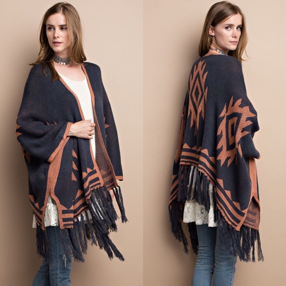 LAST SMALL Knit Kimono with Tribal Theme - Picture 3 of 3