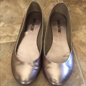 Silver flats! Size 8 excellent condition